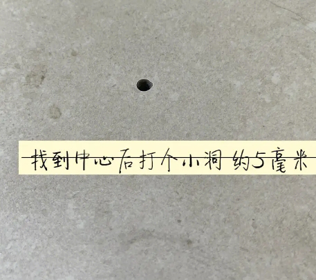 巴林右瓷砖空鼓维修公司专业解答在瓷砖铺贴过程中，如果砂料搅拌不均匀，将会带来以下问题