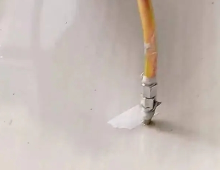 巴林右瓷砖空鼓维修公司专业解答在瓷砖铺贴过程中，如果使用的砂料过粗（如全部使用了粗砂），可能会导致以下问题